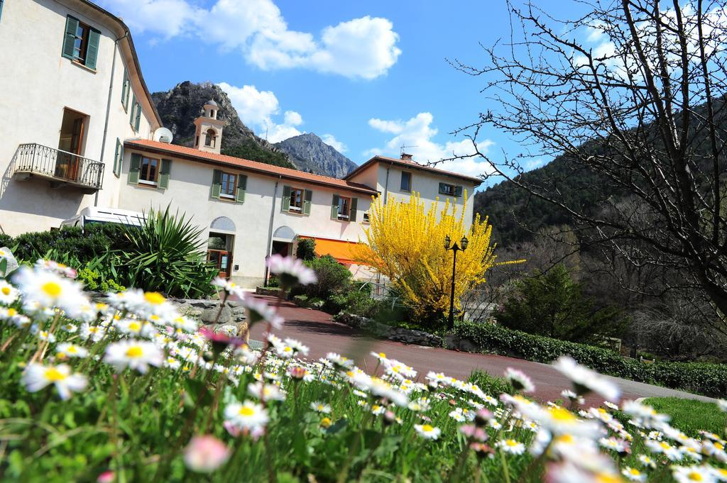 Le Prieure Hotell Saint-Dalmas-de-Tende Exteriör bild